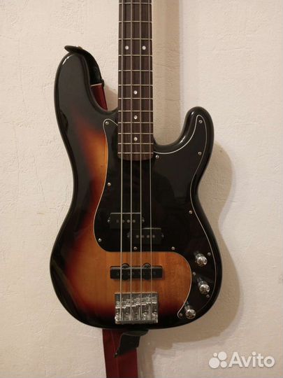 Бас гитара fender precision bass