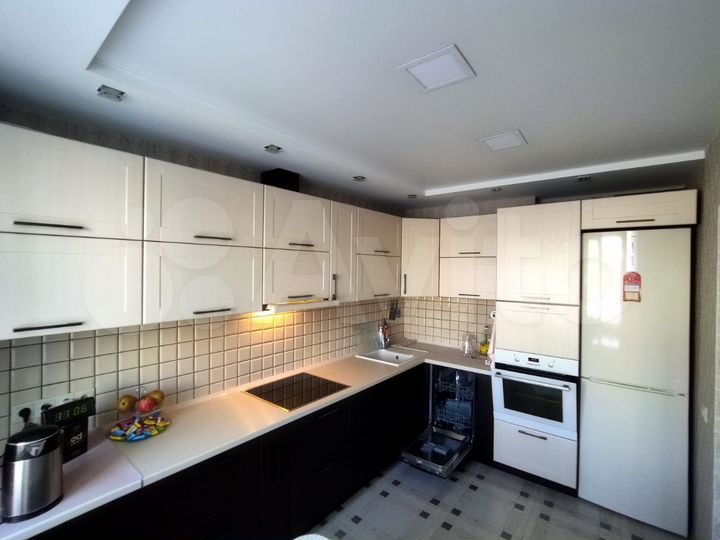 3-к. квартира, 79 м², 8/10 эт.