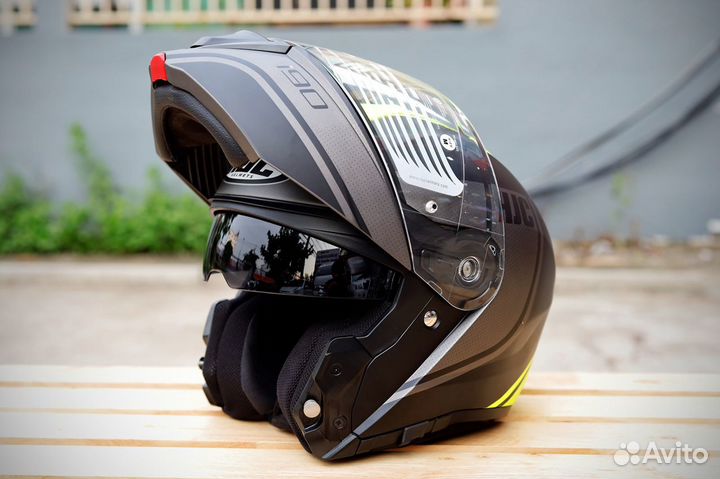 Новые шлемы HJC i90