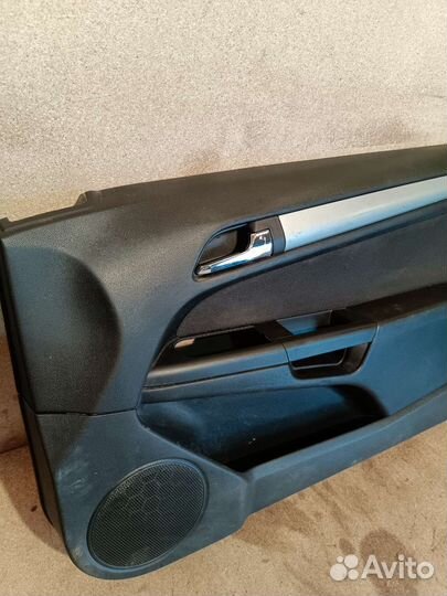 Дверная карта правая Opel Astra H GTC