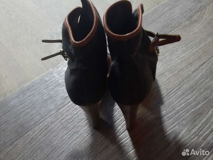 Босоножки женские