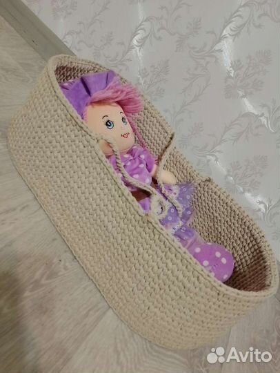 Вязаная люлька для куклы