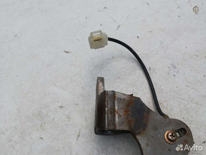 Рычаг трос ручного тормоза Мазда Демио 1