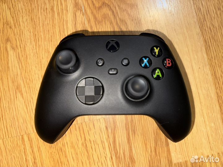 Xbox series x 1 TB с 1 геймпадом