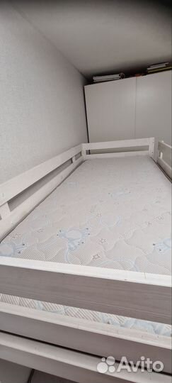 Двухъярусная кровать бу с матрасами