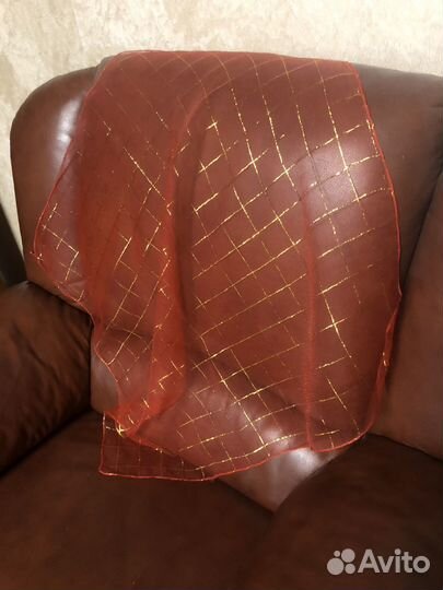 Платок газовый новый цвет красный размер 70-70 см