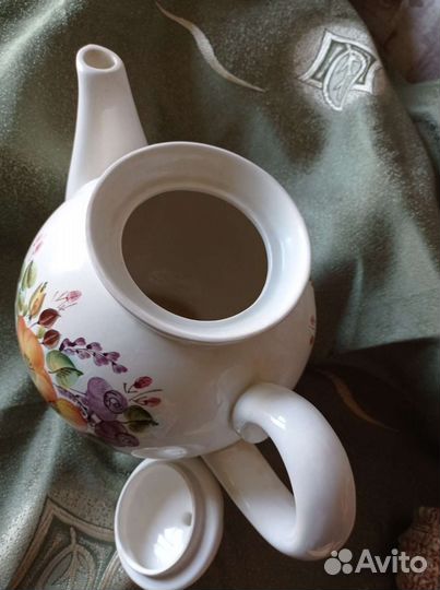 Чайник и молочник