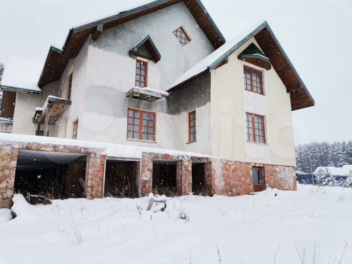 Коттедж 438,6 м² на участке 25 сот.