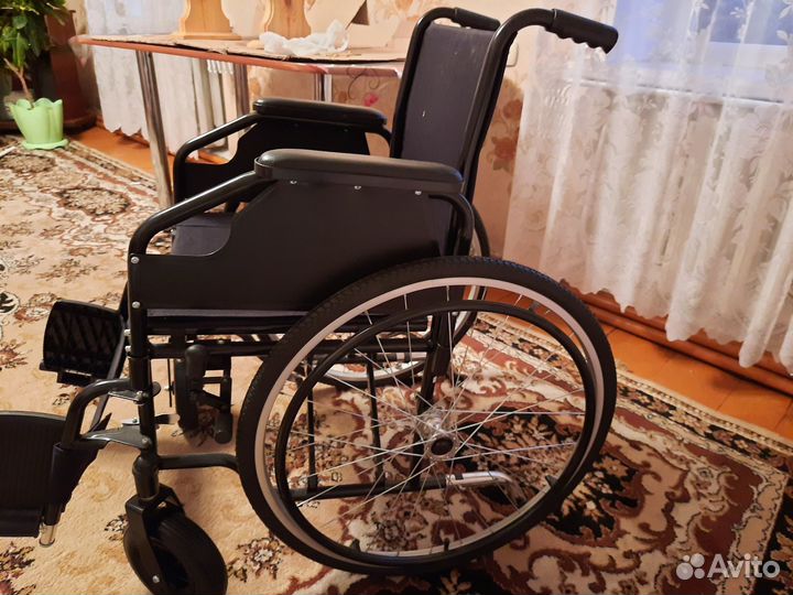 Кресло коляска для инвалидов