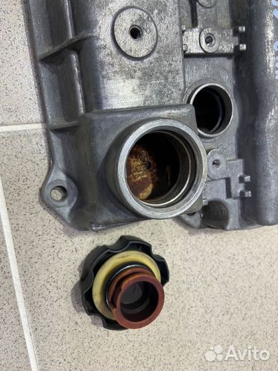 Клапанная крышка левая Kia Sportage 2006