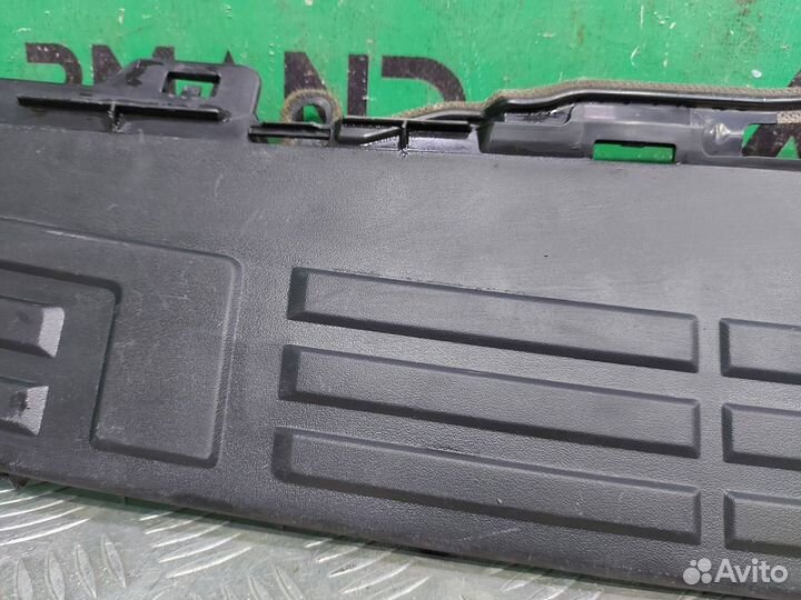 Накладка бампера верхняя задняя Toyota Land