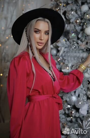 Платье женское шёлковое с поясом на новый год