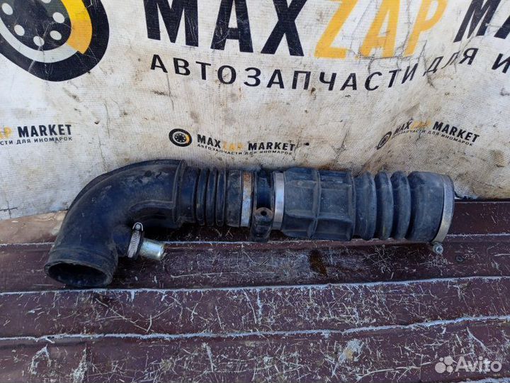 Патрубок воздухозаборника Chevrolet Niva 2002 б/у