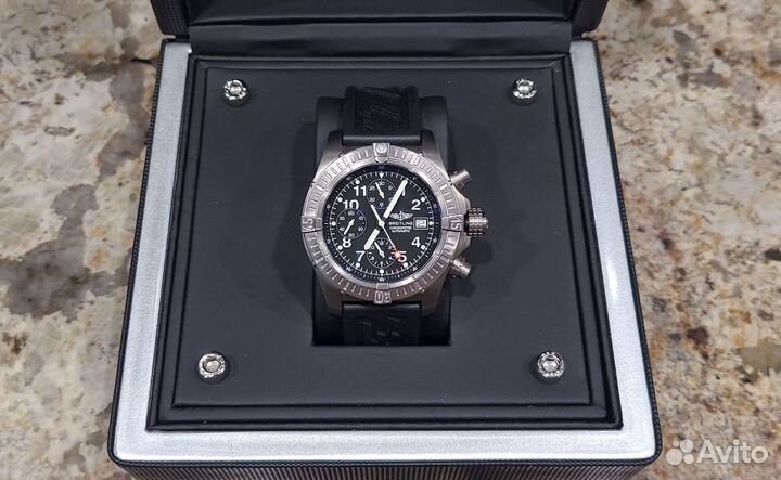 Breitling Avenger Titanium E13360 Chronometre