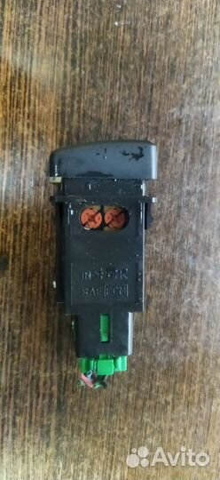 Кнопка прогрева двигателя Isuzu Bighorn UBS73GW