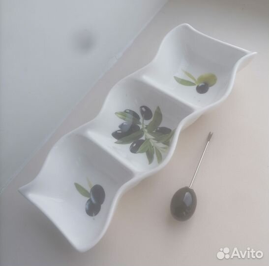 Менажница для оливок фарфор с вилочкой новая