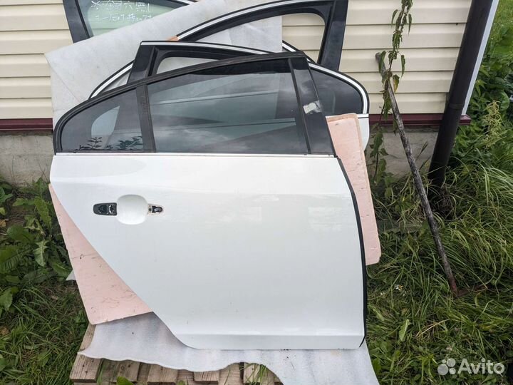 Дверь белая s60 2010-2018