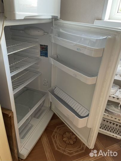 Холодильник indesit