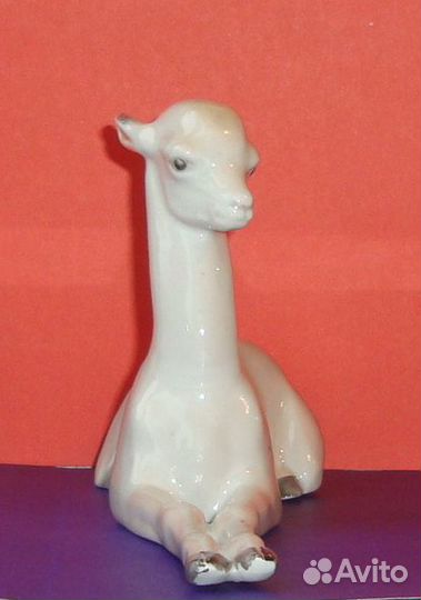 Фарфоровая статуэтка. Гуанако. Рига