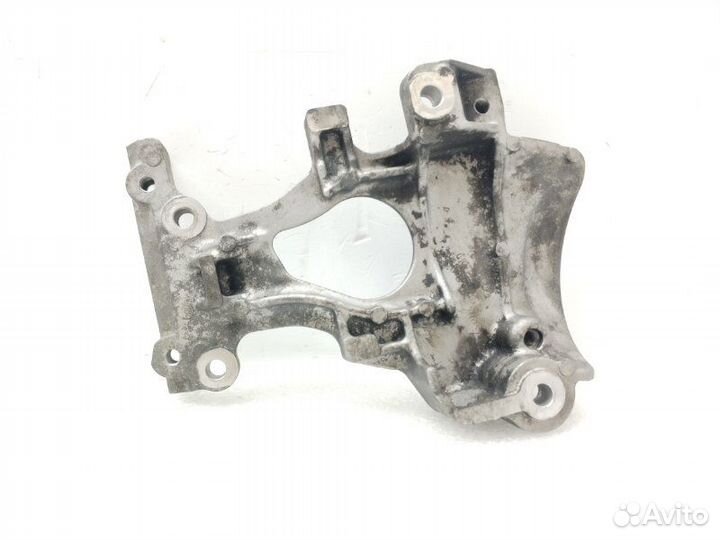 Кронштейн компрессора кондиционера Honda Stepwgn