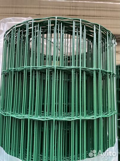 Сетка сварная с пвх покрытием ячейка 100*55 зеленая высота 1,8м