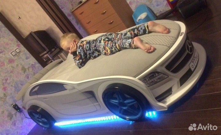 Кровать-машинка белый Мерседес