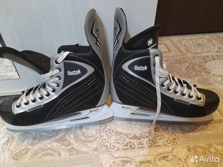 Коньки хоккейные