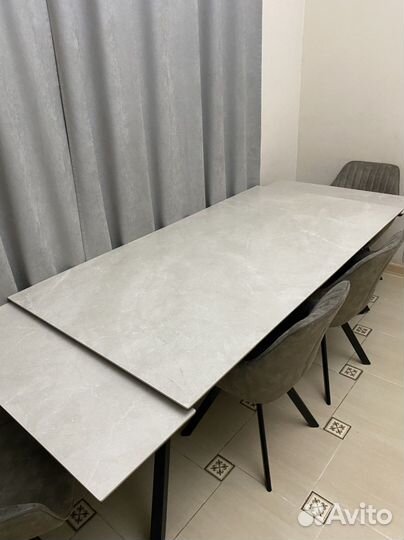 Стол со стульями