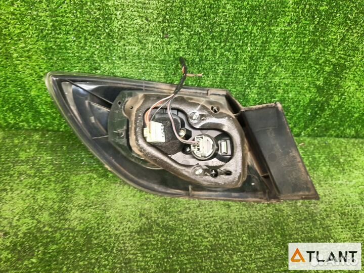 Фонарь задний правый mazda axela