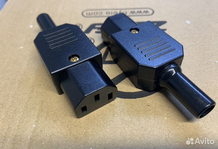 Разьем c13 (10A)