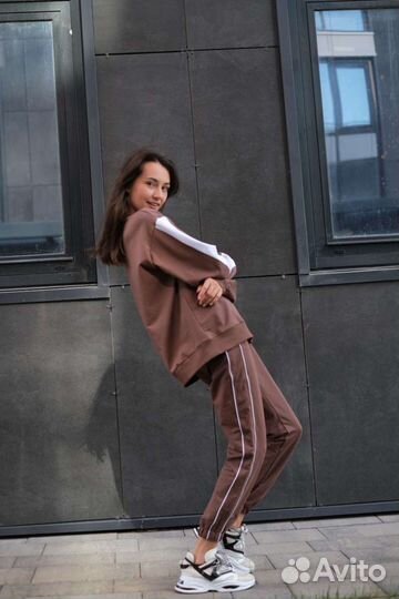 Спортивный костюм женский