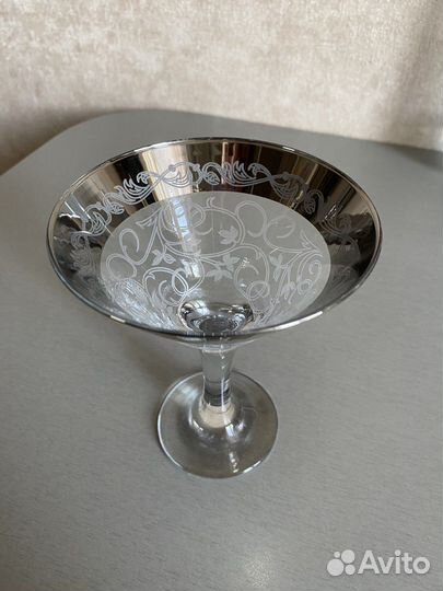 Бокалы для коктейлей и мартини