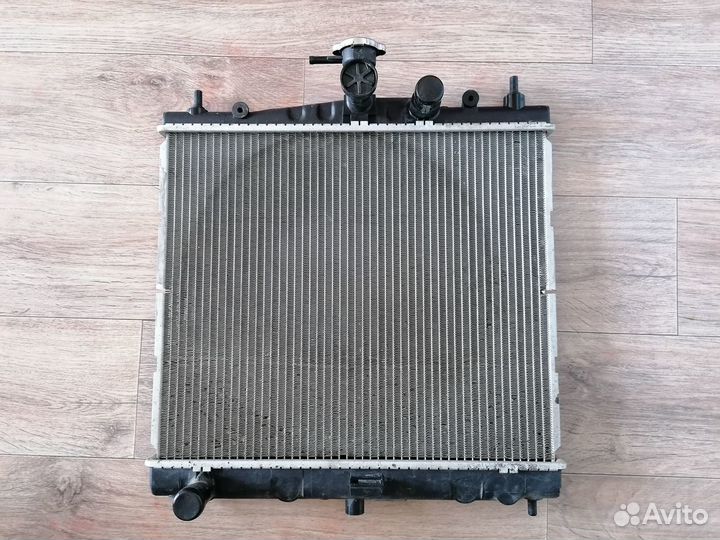 Радиатор охлаждения Nissan Note E11