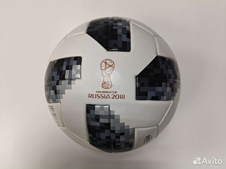 Футбольный мяч adidas telstar fifa 2018