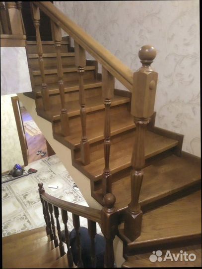 Лестница в дом, деревянная отделка