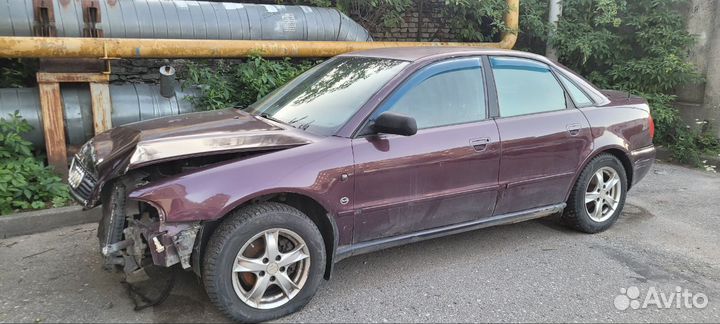 Audi A4 1.8 МТ, 1995, битый, 500 000 км