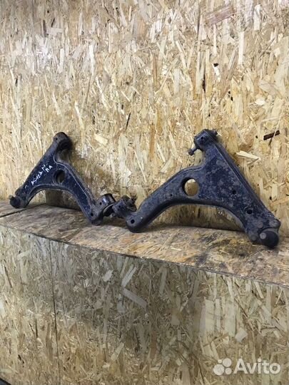 Рычаг подвески нижний передний Opel Astra H