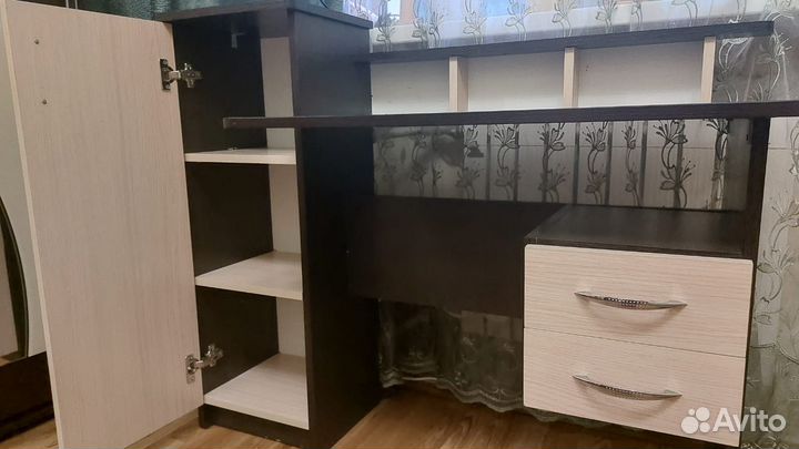 Детский письменный стол