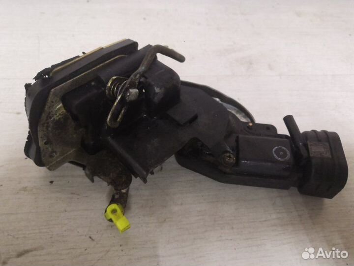 Замок двери задний левый Toyota Corolla AE110