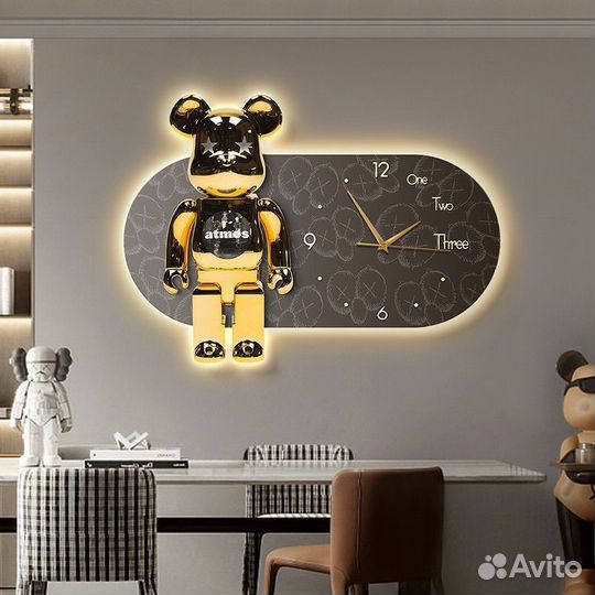 Часы настенные Bearbrick с подсветкой