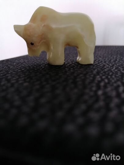 Интерьерная фигурка - статуэтка из оникса