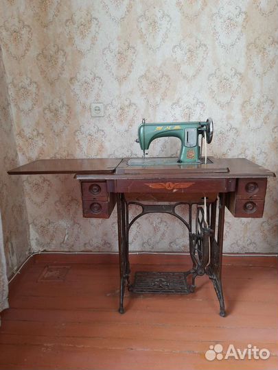 Швейная машина антикварная