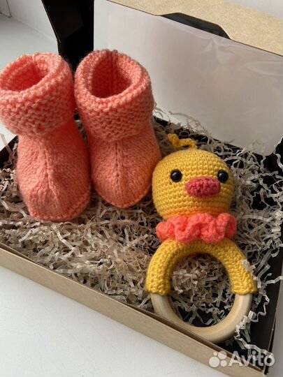 Вязанные носки, пинетки, грызунок