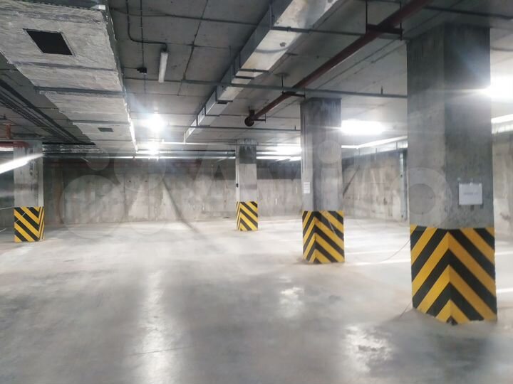 Машиноместо, > 30 м²