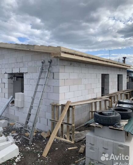 Бригада строителей