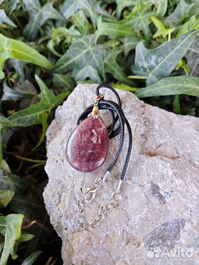 Подвеска с натуральным камнем на нити