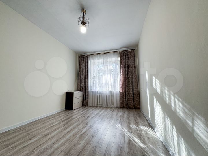 2-к. квартира, 54 м², 1/4 эт.