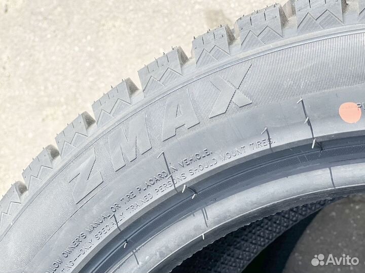 Zmax Winternova Stud II 215/45 R17 94T