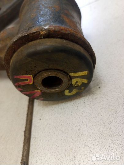 Рычаг передний левый нижний