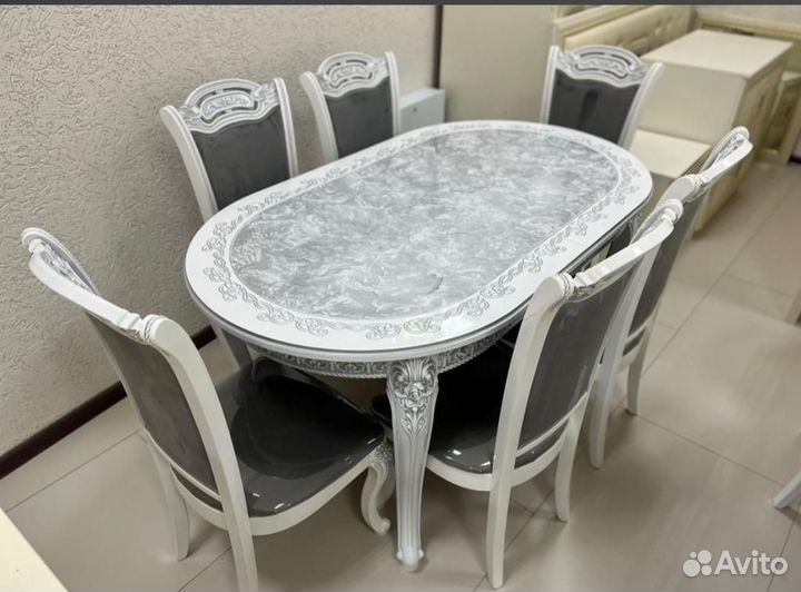 Стол со стульями